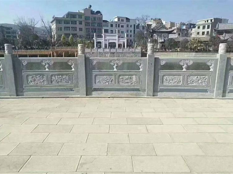 青石栏杆